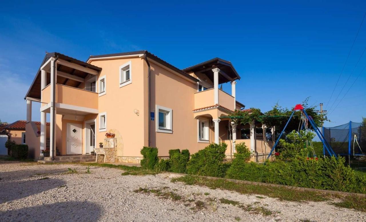 Spacious Apartment With Parking&Garden Marčana Екстериор снимка