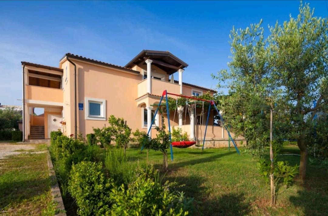 Spacious Apartment With Parking&Garden Marčana Екстериор снимка