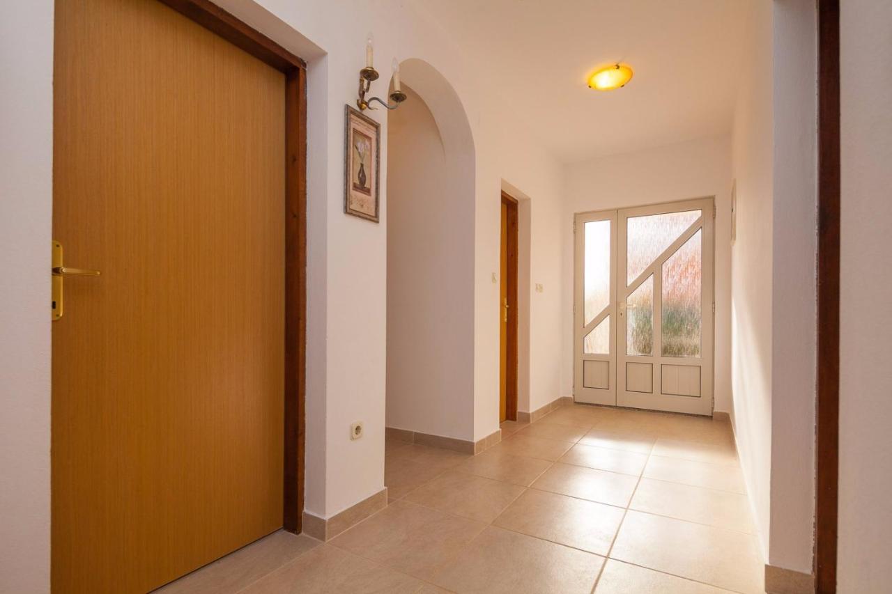 Spacious Apartment With Parking&Garden Marčana Екстериор снимка